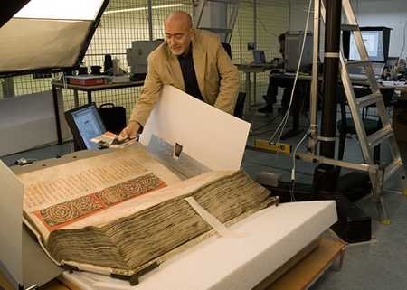 Le Codex Gigas, la Bible du Diable est le plus grand manuscrit du monde