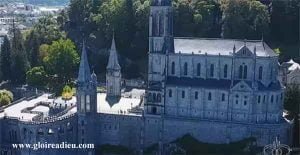 Sanctuaire de Notre-dame de Lourdes vue du ciel