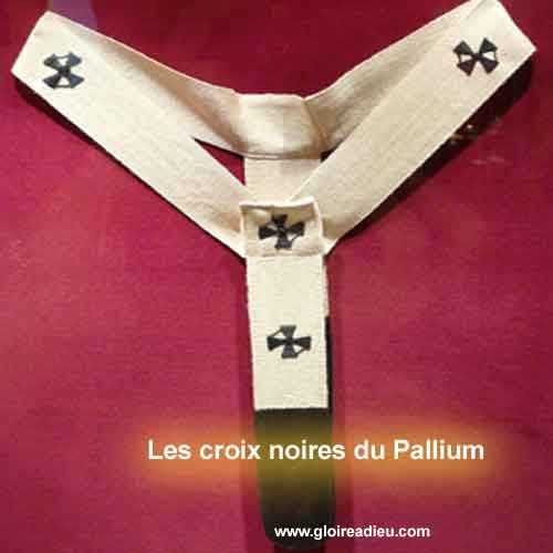 Les croix noires du Pallium